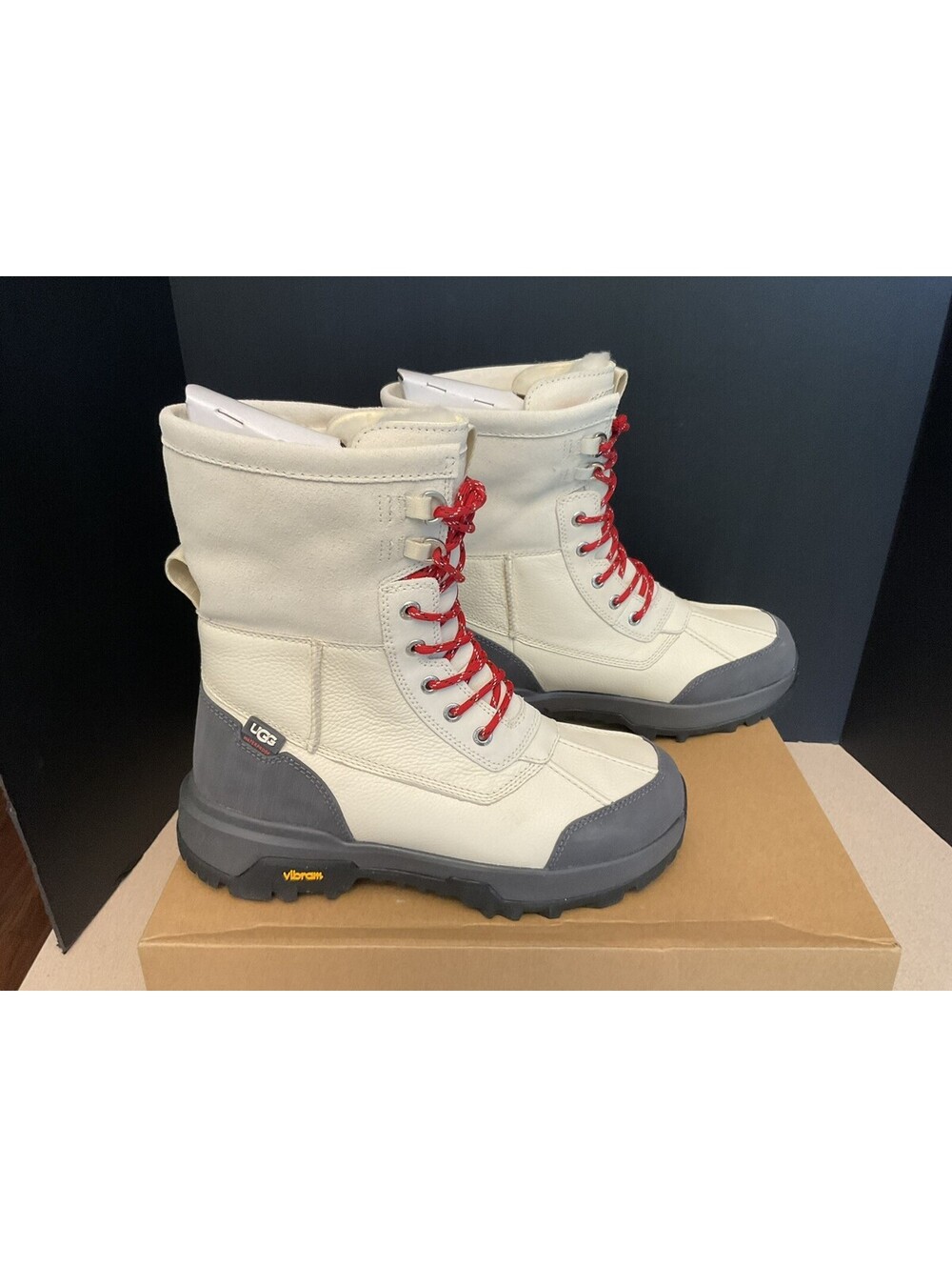 New! Womens UGG Adirondack Boot XXV Waterproof Winter Snow Boots. Size 10. Nice!